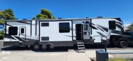 2021 Dutchmen Voltage 4225 Toy Hauler, $ 76,000