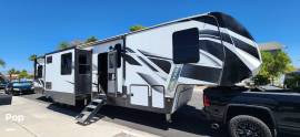 2021 Dutchmen Voltage 4225 Toy Hauler, $ 76,000