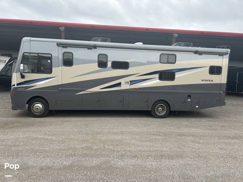 2021 Winnebago Vista 31B, $ 109,000