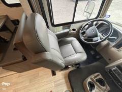 2021 Winnebago Vista 31B, $ 109,000