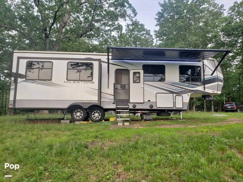 2023 Heartland Milestone 333MB, $ 35,900