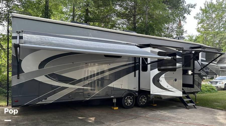 2019 Forest River Cardinal Luxury 3700FLX, $ 55,400