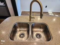 2015 Heartland Bighorn 3010RE, $ 22,000