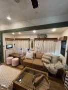 2015 Heartland Bighorn 3010RE, $ 22,000