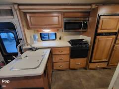 2015 Winnebago Vista 27N, $ 44,000