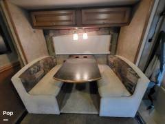 2015 Winnebago Vista 27N, $ 44,000