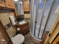 2015 Winnebago Vista 27N, $ 44,000