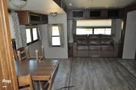 2018 Highland Ridge Light 319RLS, $ 33,750