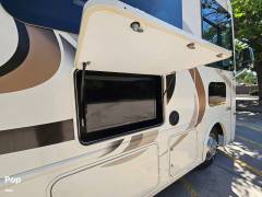 2018 Thor Motor Coach Hurricane 27B, $ 55,000