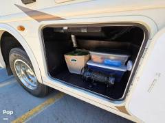 2018 Thor Motor Coach Hurricane 27B, $ 55,000