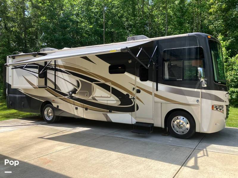 2015 Thor Motor Coach Miramar 34.1, $ 63,900