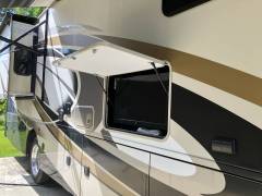 2015 Thor Motor Coach Miramar 34.1, $ 63,900