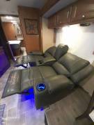 2015 Thor Motor Coach Miramar 34.1, $ 63,900
