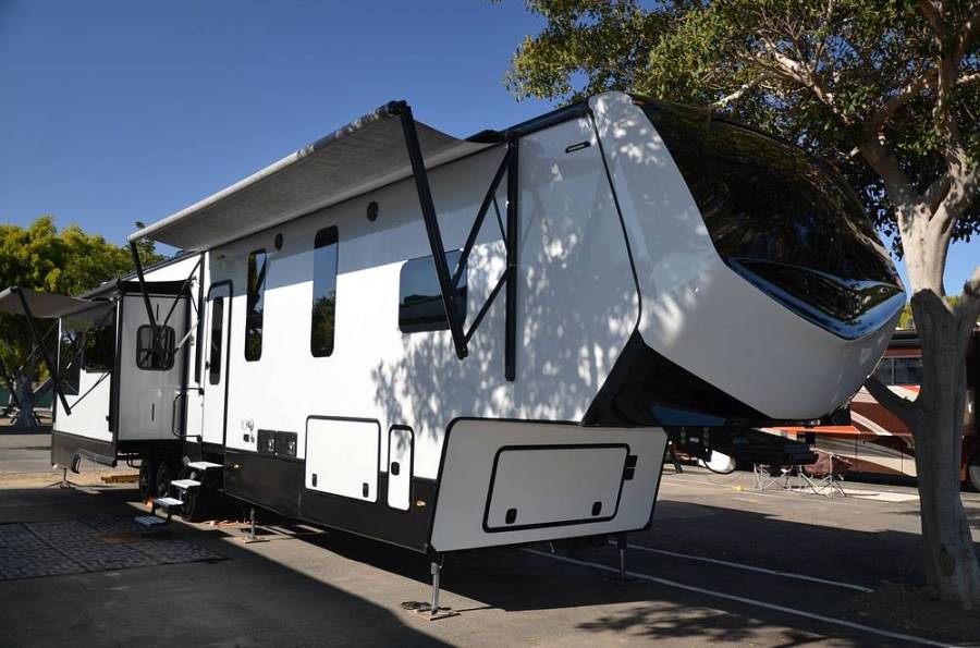 2018 Luxe Gold 41GMD, $ 55,000