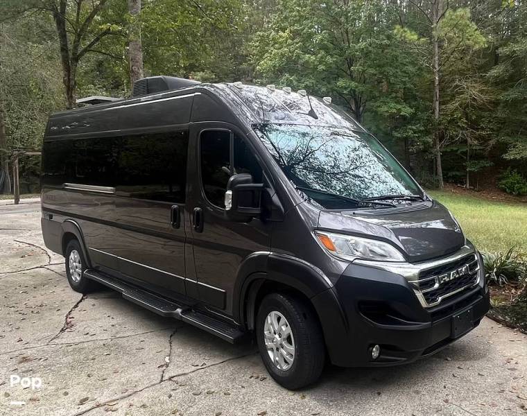 2024 Thor Motor Coach Dazzle 2LB, $ 76,599