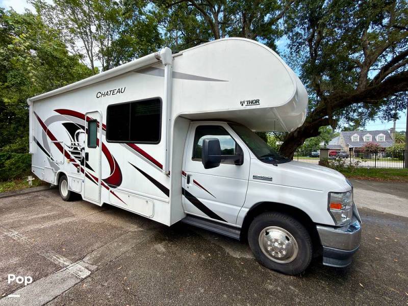 2022 Thor Motor Coach Chateau 27R, $ 67,900