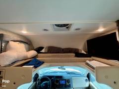 2022 Thor Motor Coach Chateau 27R, $ 67,900