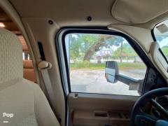 2022 Thor Motor Coach Chateau 27R, $ 67,900