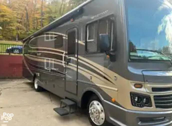 2016 Fleetwood Bounder 33C, $ 59,999