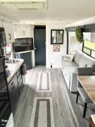 2011 Thor Motor Coach Serrano 31X, $ 55,600