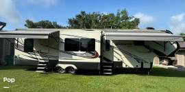 2015 Grand Design Momentum 385TH, $ 38,000