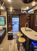2015 Grand Design Momentum 385TH, $ 40,000