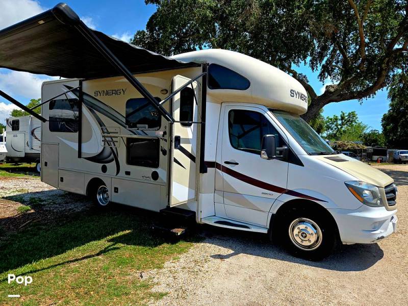2017 Thor Motor Coach Synergy TT24, $ 67,900