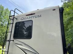 2019 Thor Motor Coach Quantum KM24, $ 79,000