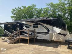 2017 CrossRoads Redwood 3901WB, $ 56,000