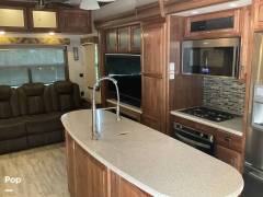 2017 CrossRoads Redwood 3901WB, $ 56,000
