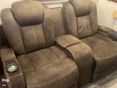 2017 CrossRoads Redwood 3901WB, $ 56,000