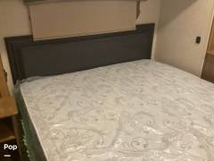 2017 CrossRoads Redwood 3901WB, $ 56,000