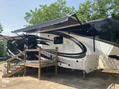 2017 CrossRoads Redwood 3901WB, $ 56,000