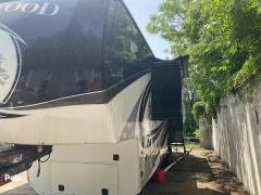 2017 CrossRoads Redwood 3901WB, $ 56,000