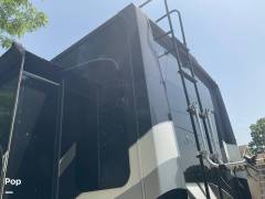 2017 CrossRoads Redwood 3901WB, $ 56,000