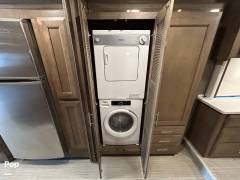 2021 Thor Motor Coach Palazzo 37.4, $ 150,000