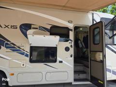 2017 Thor Motor Coach Axis 25.4, $ 54,200