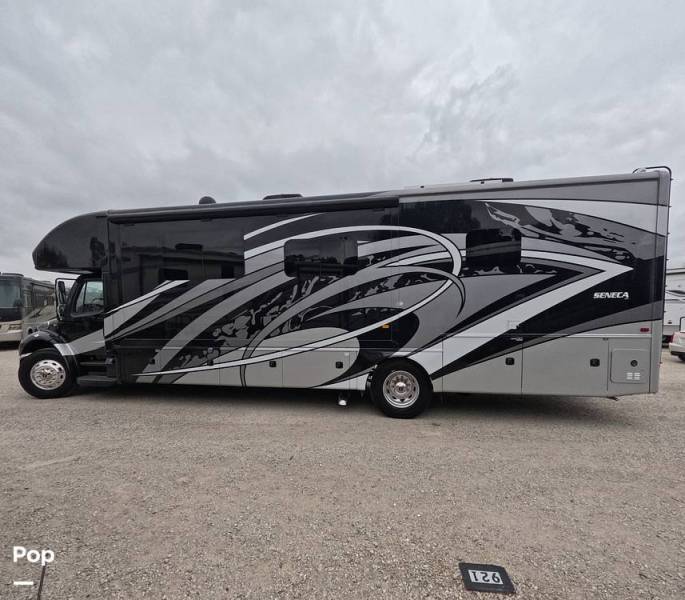 2022 Jayco Seneca 37K, $ 250,000