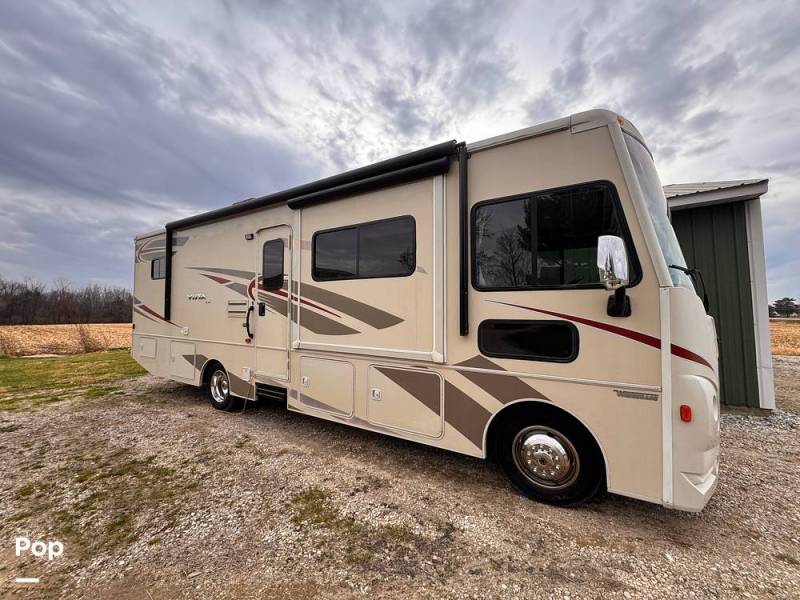 2018 Winnebago Vista LX 30T, $ 69,000