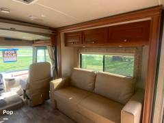 2018 Winnebago Vista LX 30T, $ 69,000
