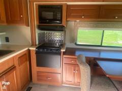 2018 Winnebago Vista LX 30T, $ 69,000