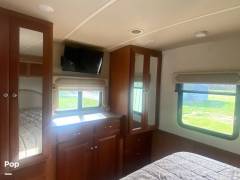 2018 Winnebago Vista LX 30T, $ 69,000