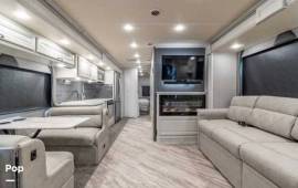 2021 Fleetwood Bounder 35P, $ 99,950