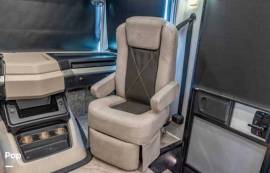 2021 Fleetwood Bounder 35P, $ 99,950