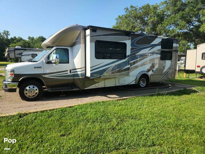 2016 Winnebago Aspect 27D, $ 56,900