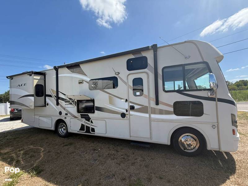 2016 Thor Motor Coach A.C.E. 30.1, $ 58,900