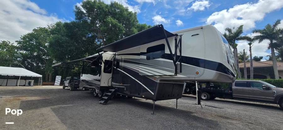 2022 DRV Mobile Suites 43 Manhattan, $ 89,500