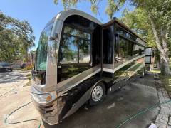 2003 Fleetwood Revolution 40C, $ 30,000