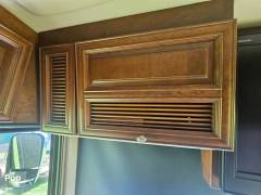 2009 Newmar Essex 4516, $ 150,000