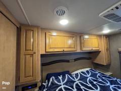 2017 Thor Motor Coach Windsport 29M, $ 57,000